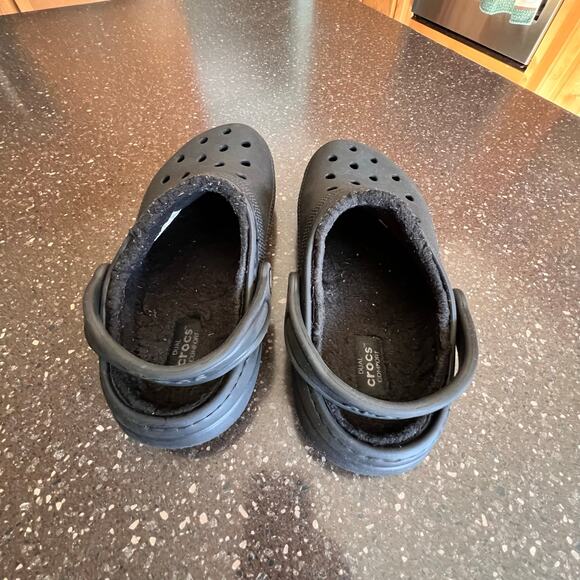 Crocs Faux Fur Lined Clogs Black size M5 W7 Shoes Dual Comfort Slip On 203591 - Picture 12 of 12